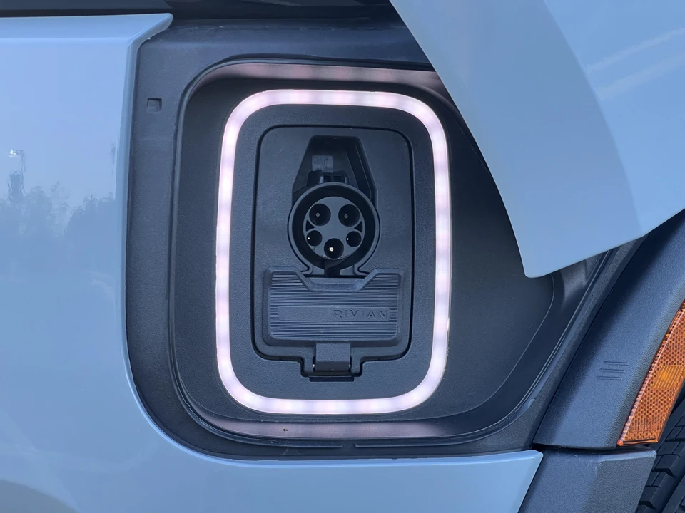 2023 Rivian R1S - Image 20 of 31