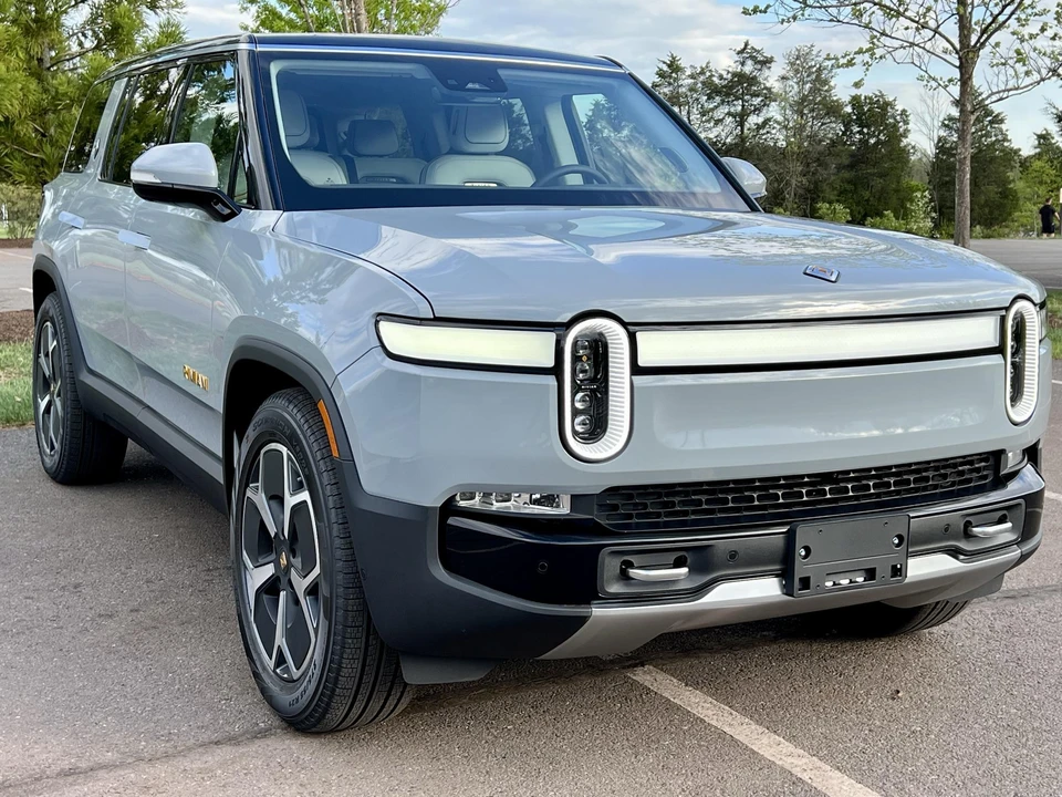 2023 Rivian R1S - Image 13 of 31