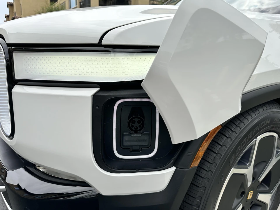 2023 Rivian R1S - Image 20 of 31