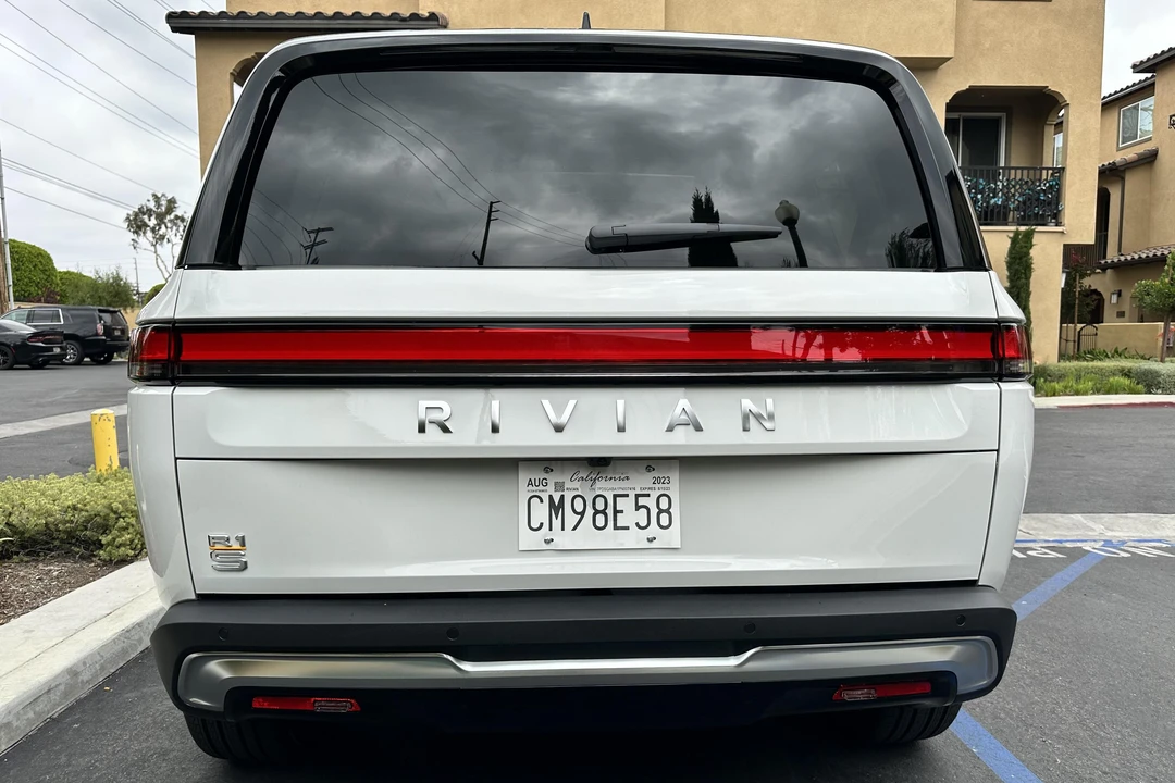 2023 Rivian R1S - Image 5 of 31