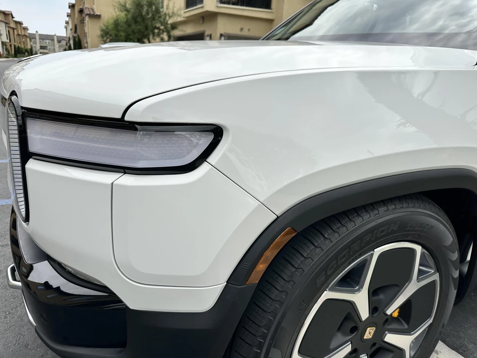 2023 Rivian R1S - Image 19 of 31