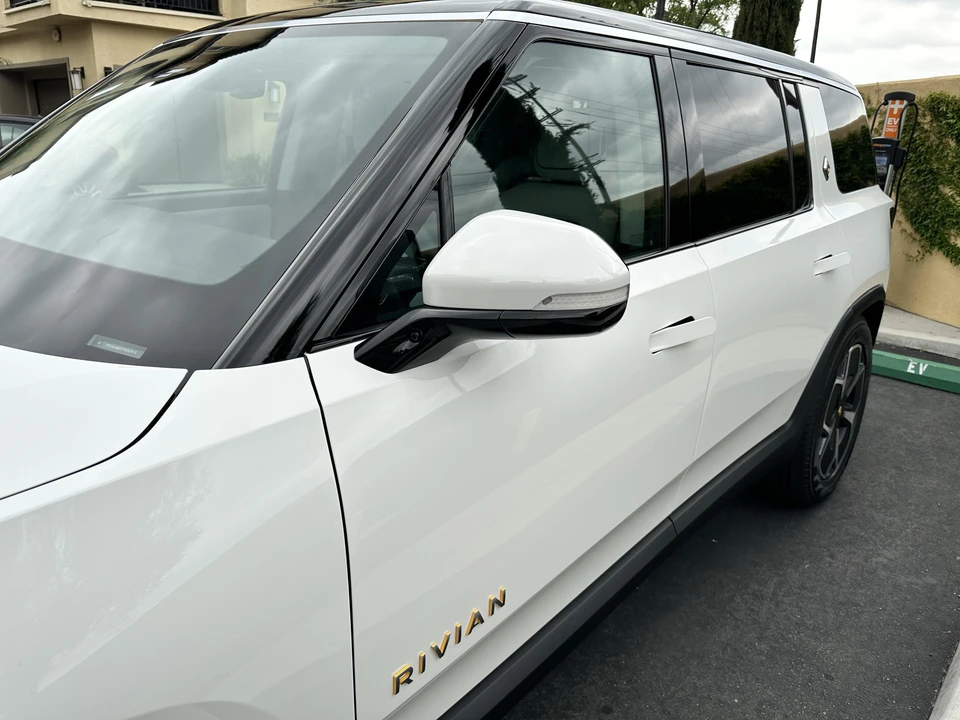2023 Rivian R1S - Image 21 of 31