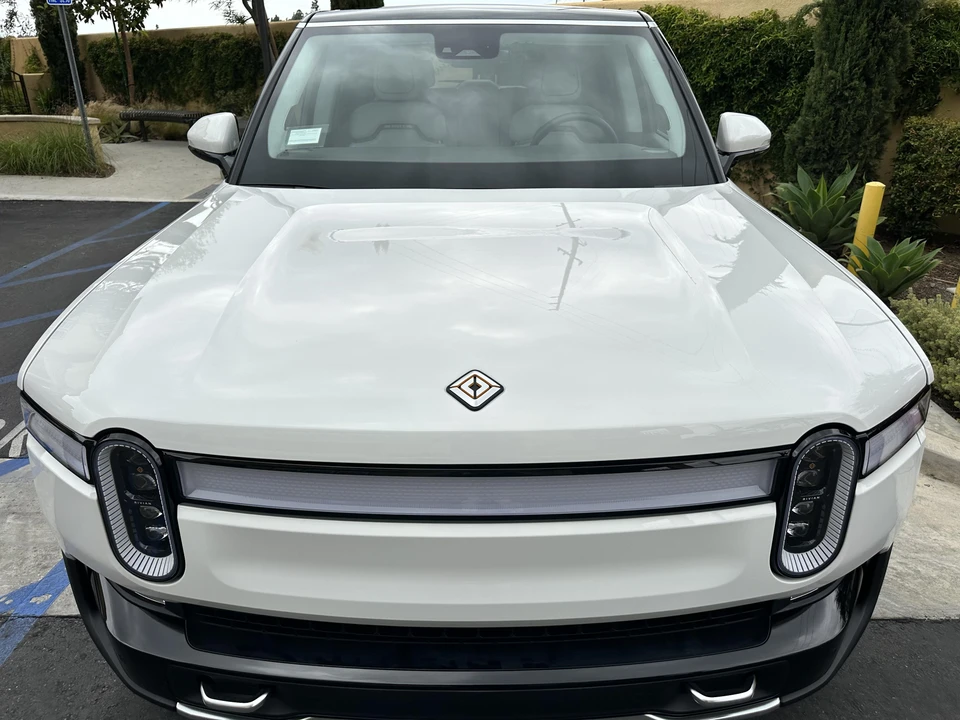2023 Rivian R1S - Image 15 of 31
