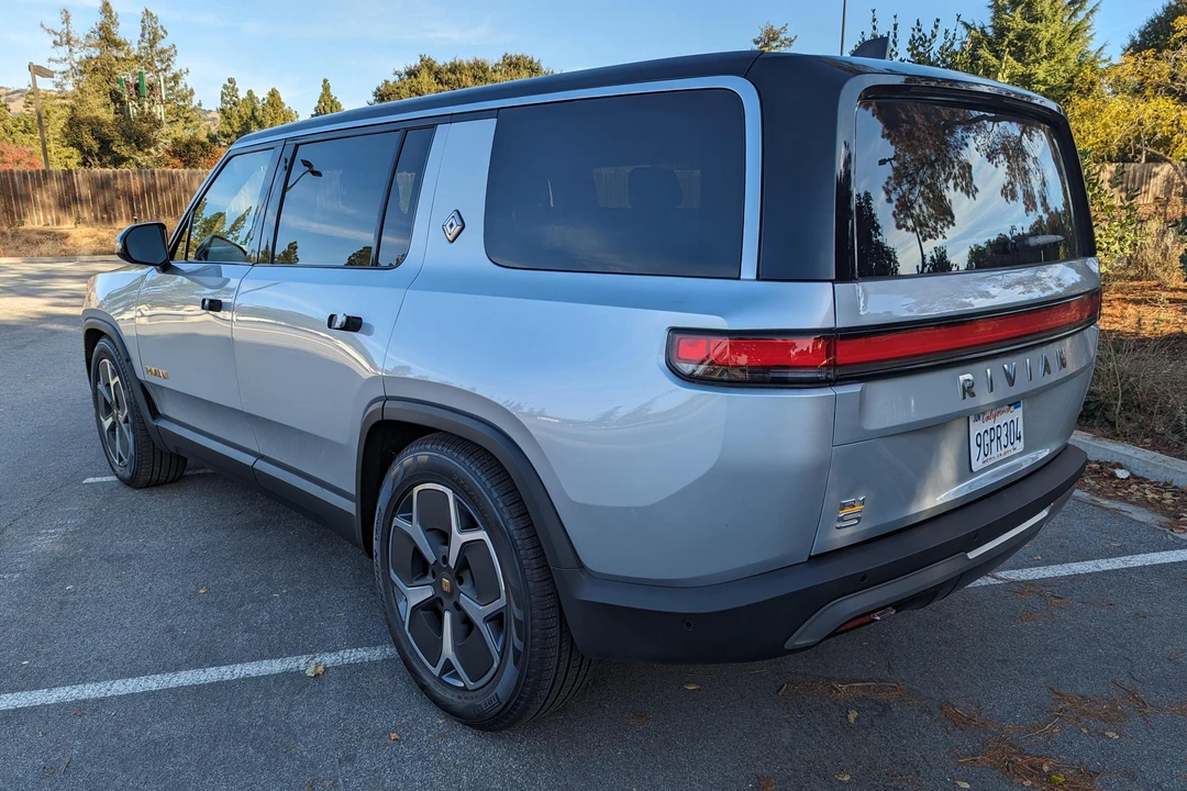 2023 Rivian R1S - Image 4 of 31