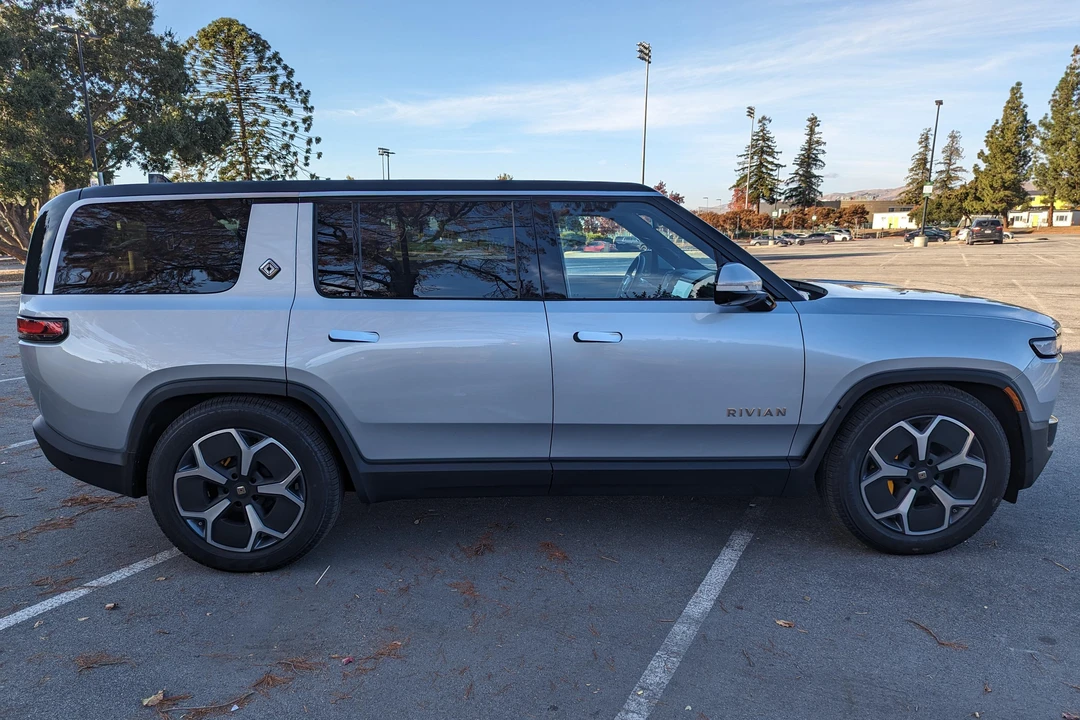 2023 Rivian R1S - Image 3 of 31