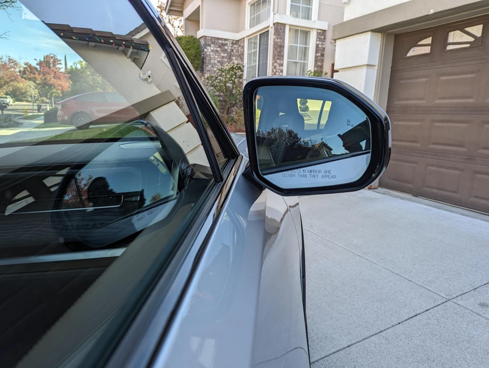 2023 Rivian R1S - Image 31 of 31
