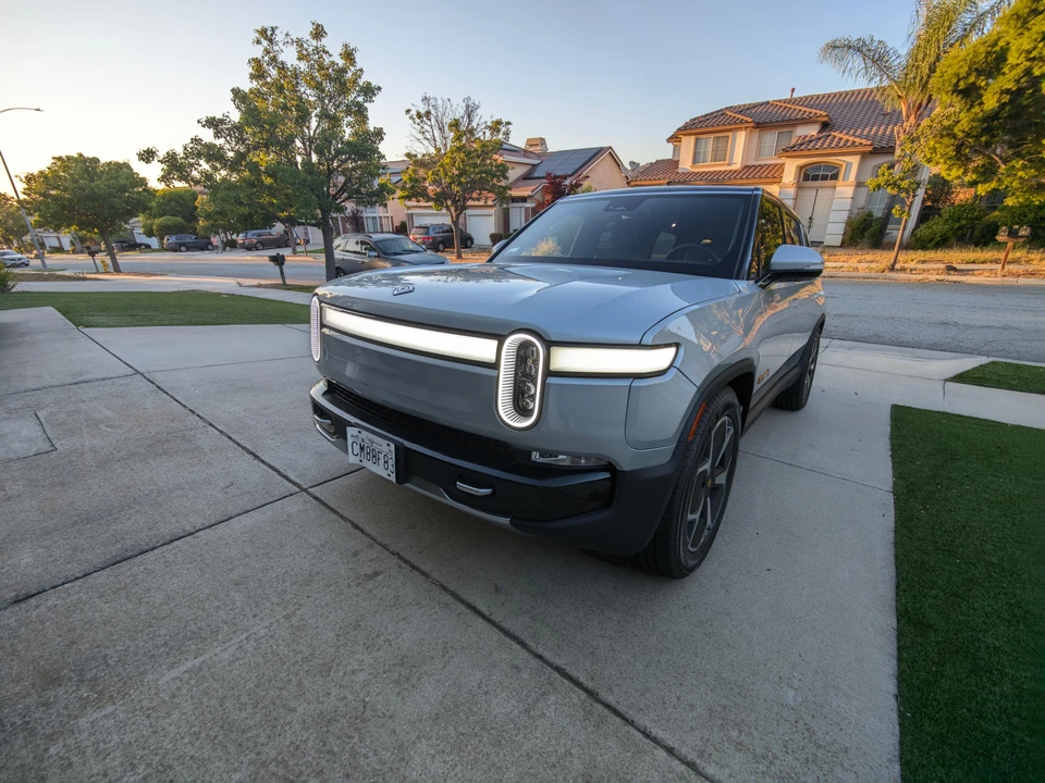 2023 Rivian R1S - Image 7 of 31