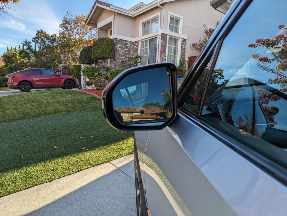 2023 Rivian R1S - Image 27 of 31