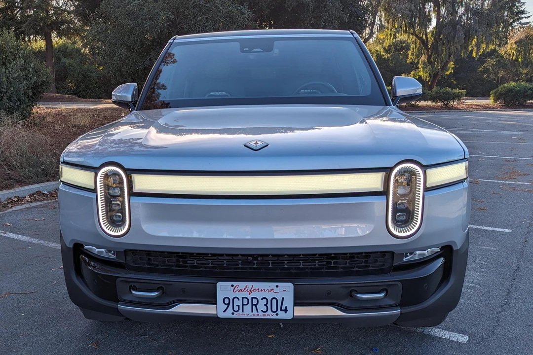 2023 Rivian R1S - Image 2 of 31