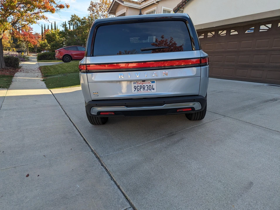 2023 Rivian R1S - Image 15 of 31