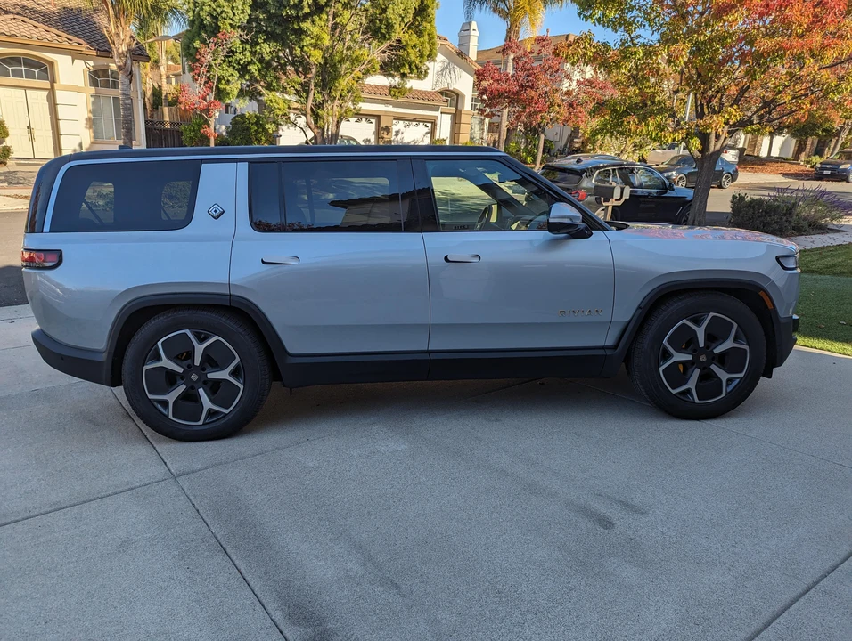 2023 Rivian R1S - Image 21 of 31