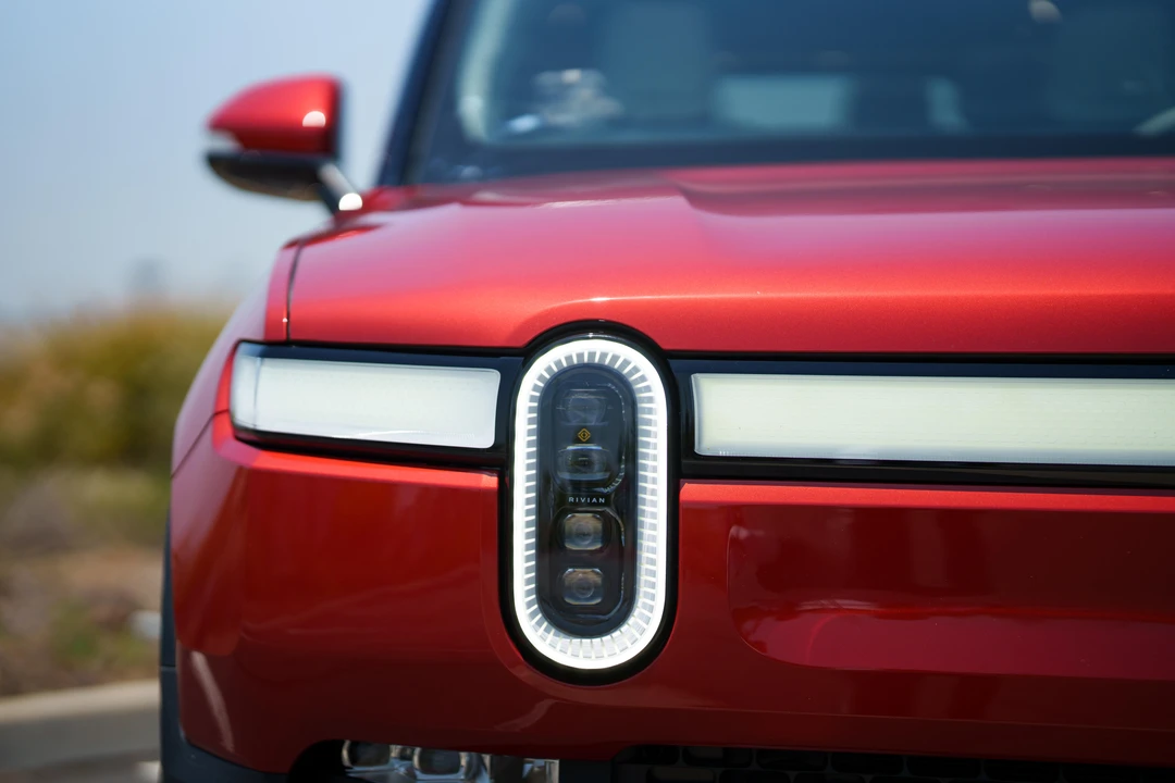 2023 Rivian R1S - Image 9 of 31