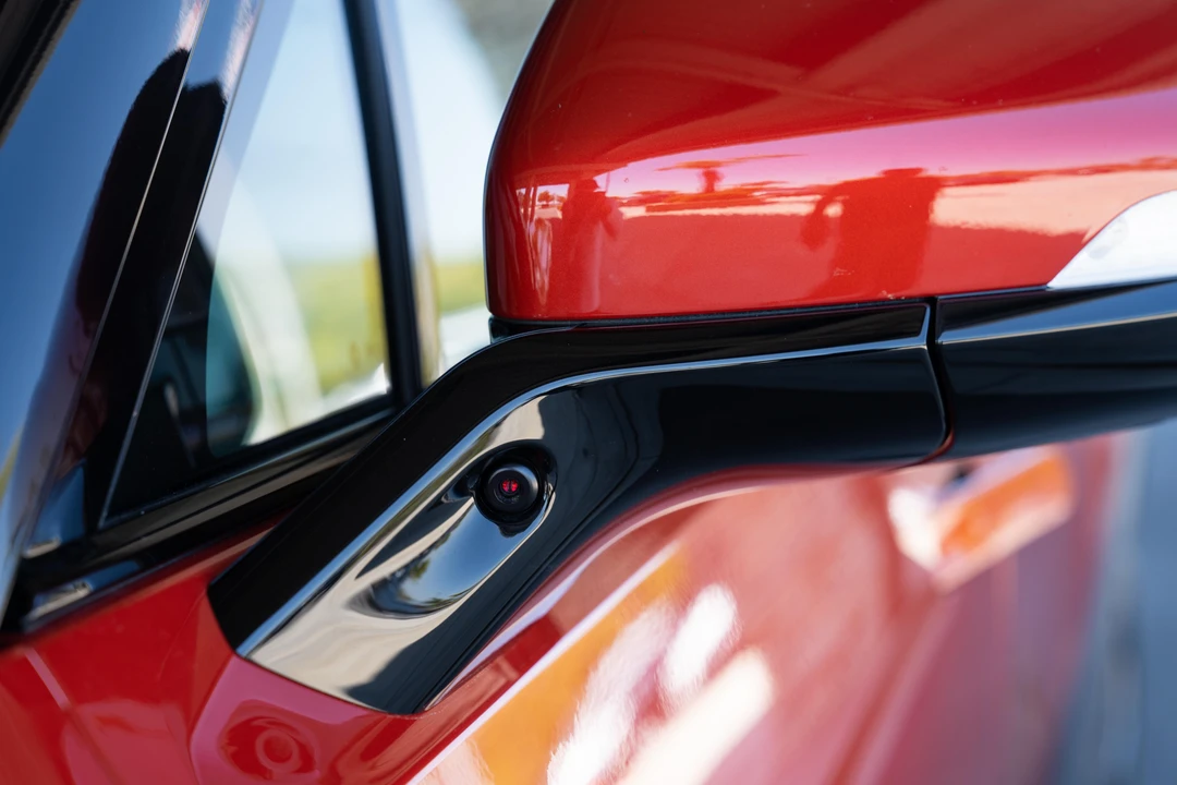 2023 Rivian R1S - Image 15 of 31