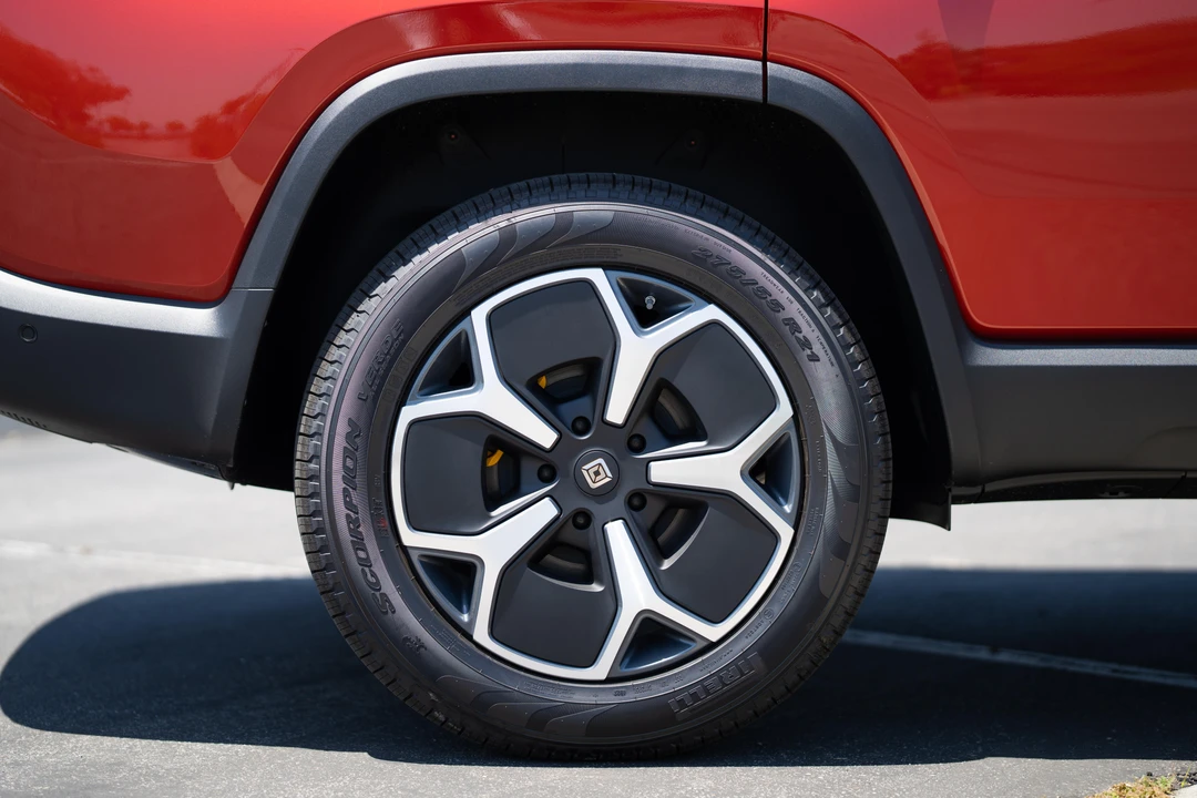 2023 Rivian R1S - Image 31 of 31