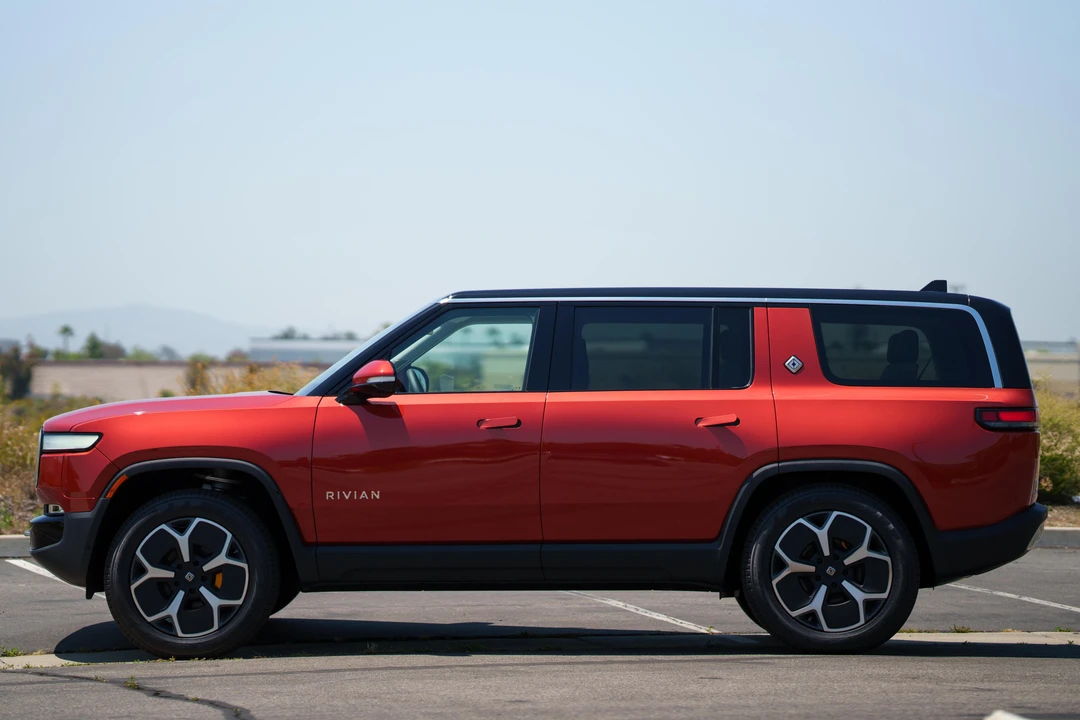 2023 Rivian R1S - Image 3 of 31