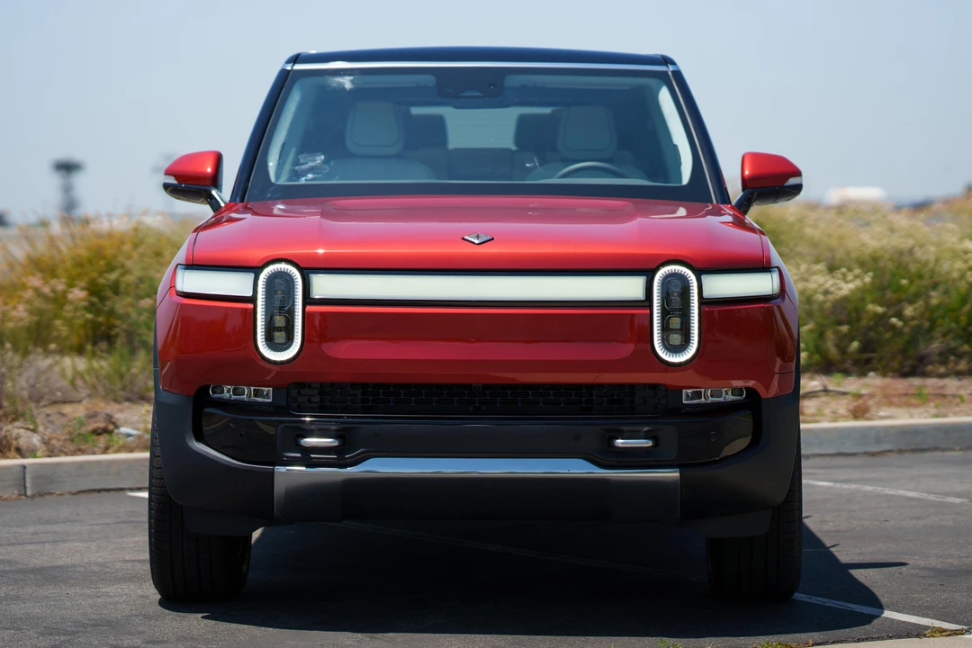 2023 Rivian R1S - Image 2 of 31