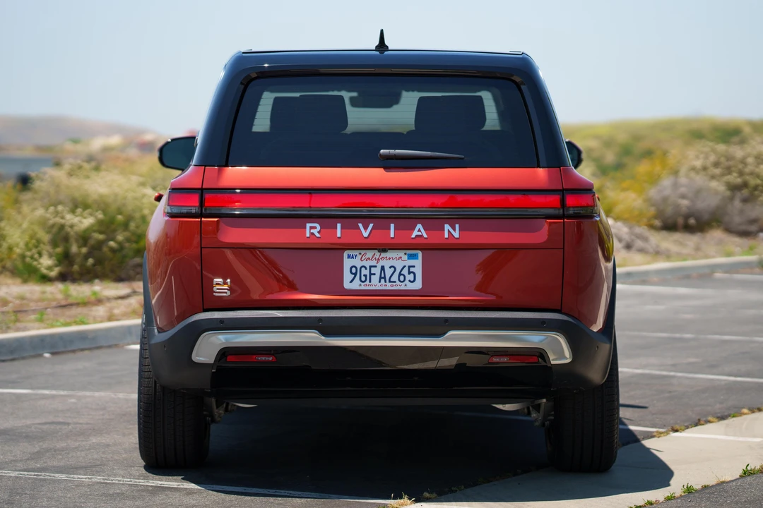2023 Rivian R1S - Image 5 of 31