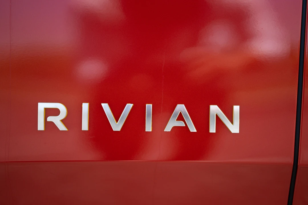 2023 Rivian R1S - Image 26 of 31