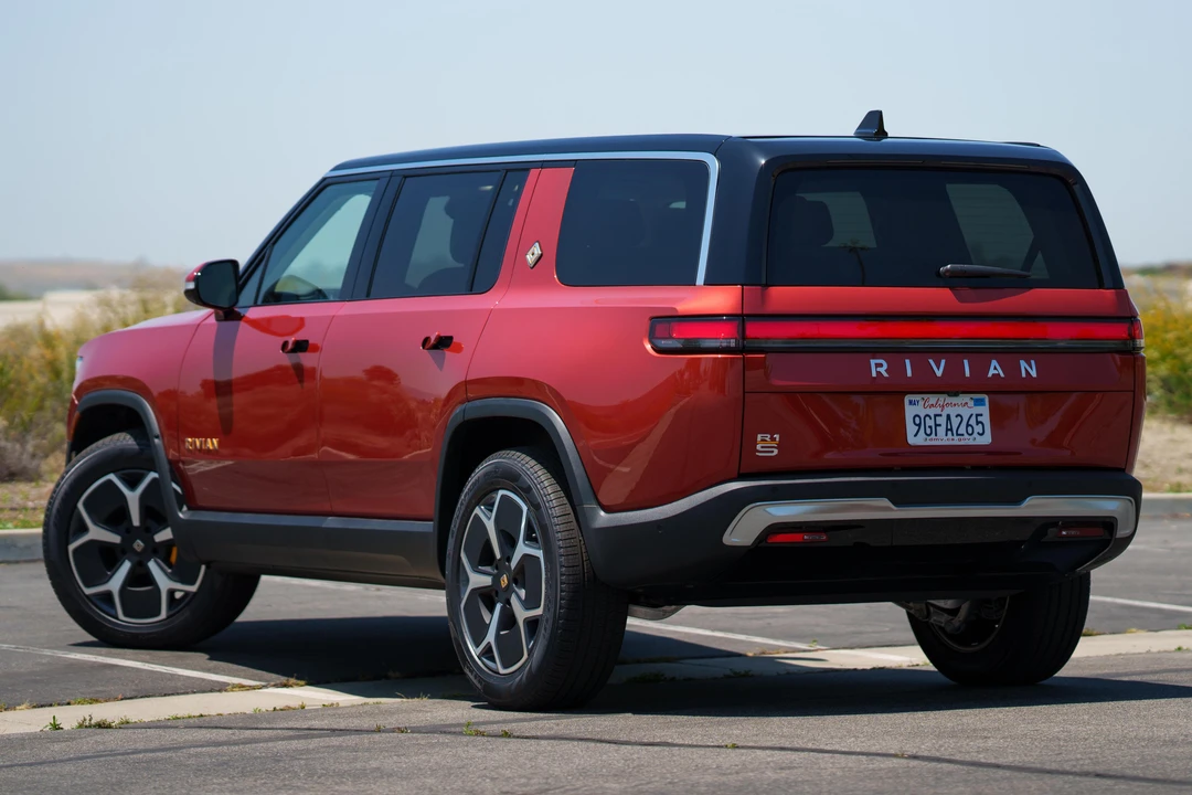 2023 Rivian R1S - Image 4 of 31