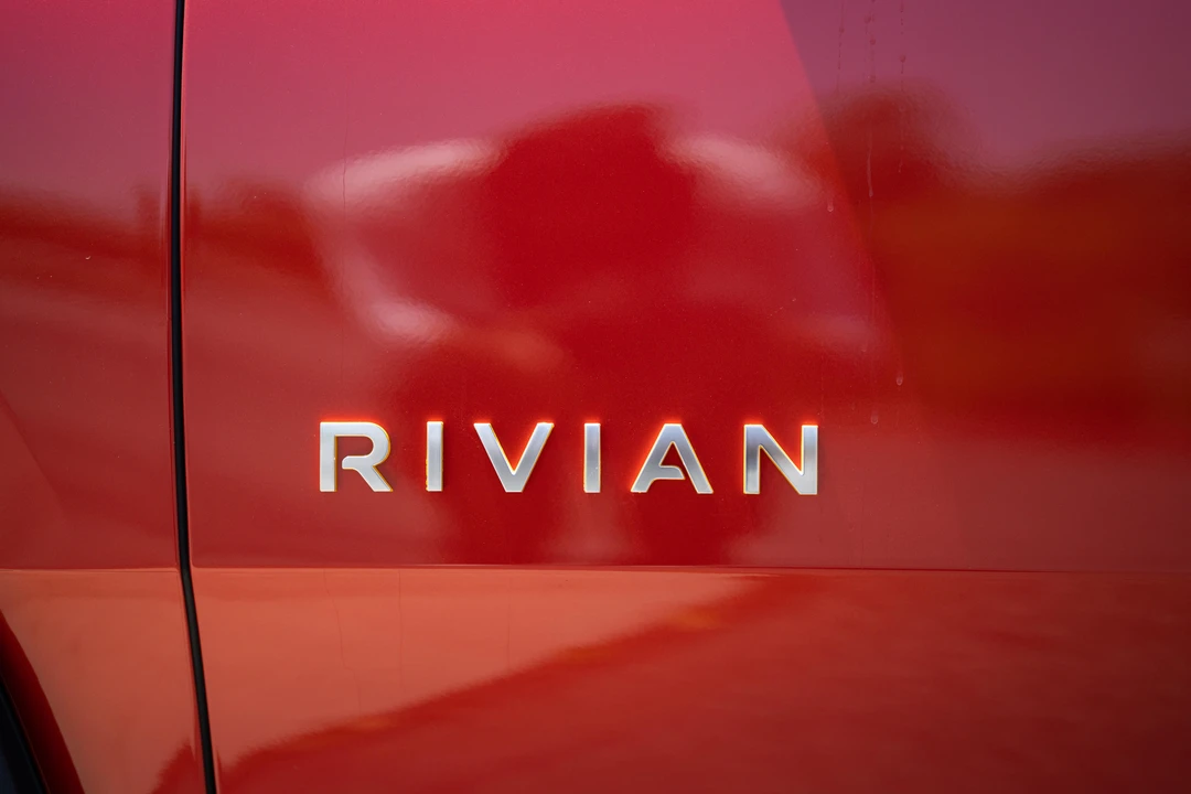 2023 Rivian R1S - Image 17 of 31