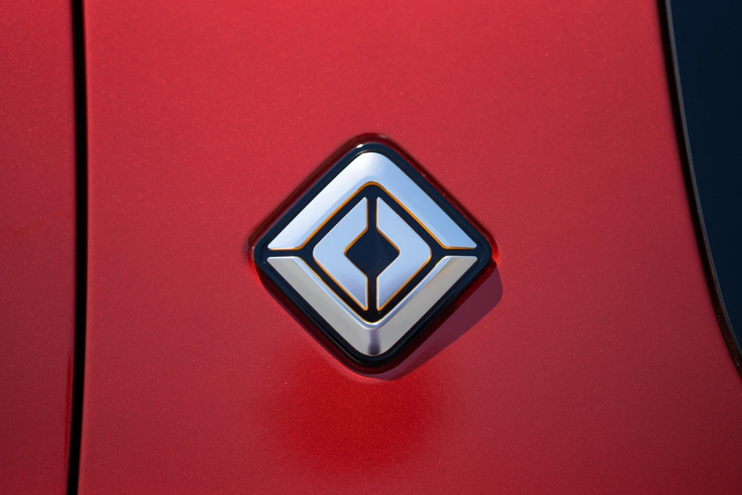 2023 Rivian R1S - Image 18 of 31