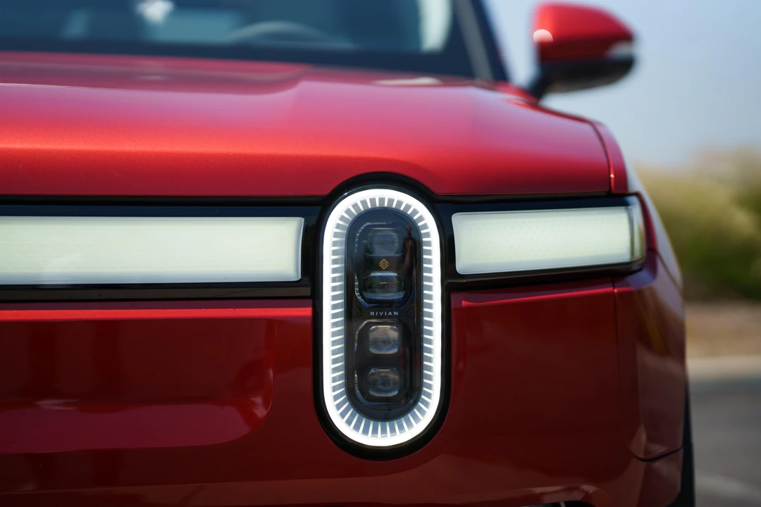 2023 Rivian R1S - Image 11 of 31