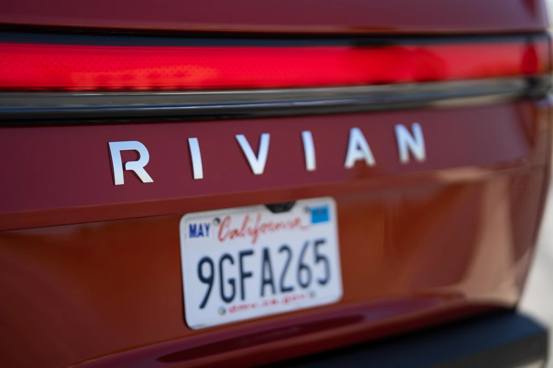 2023 Rivian R1S - Image 21 of 31