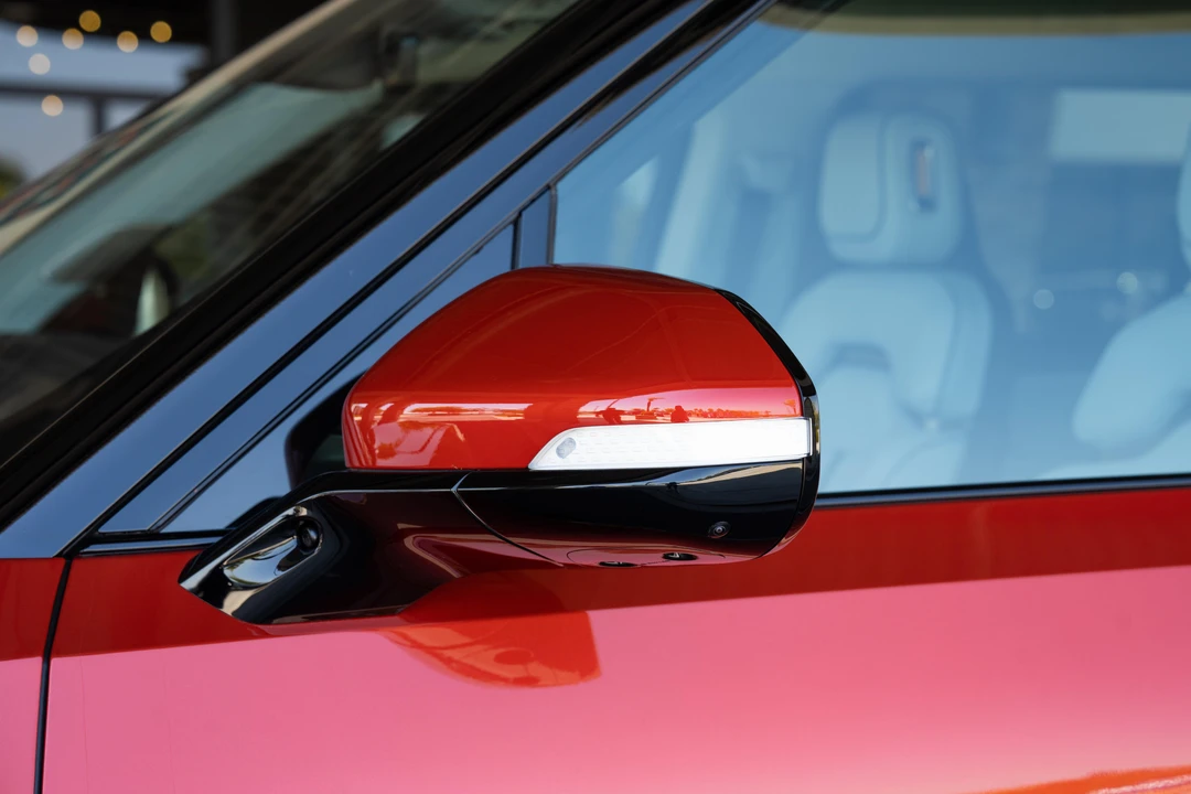2023 Rivian R1S - Image 14 of 31