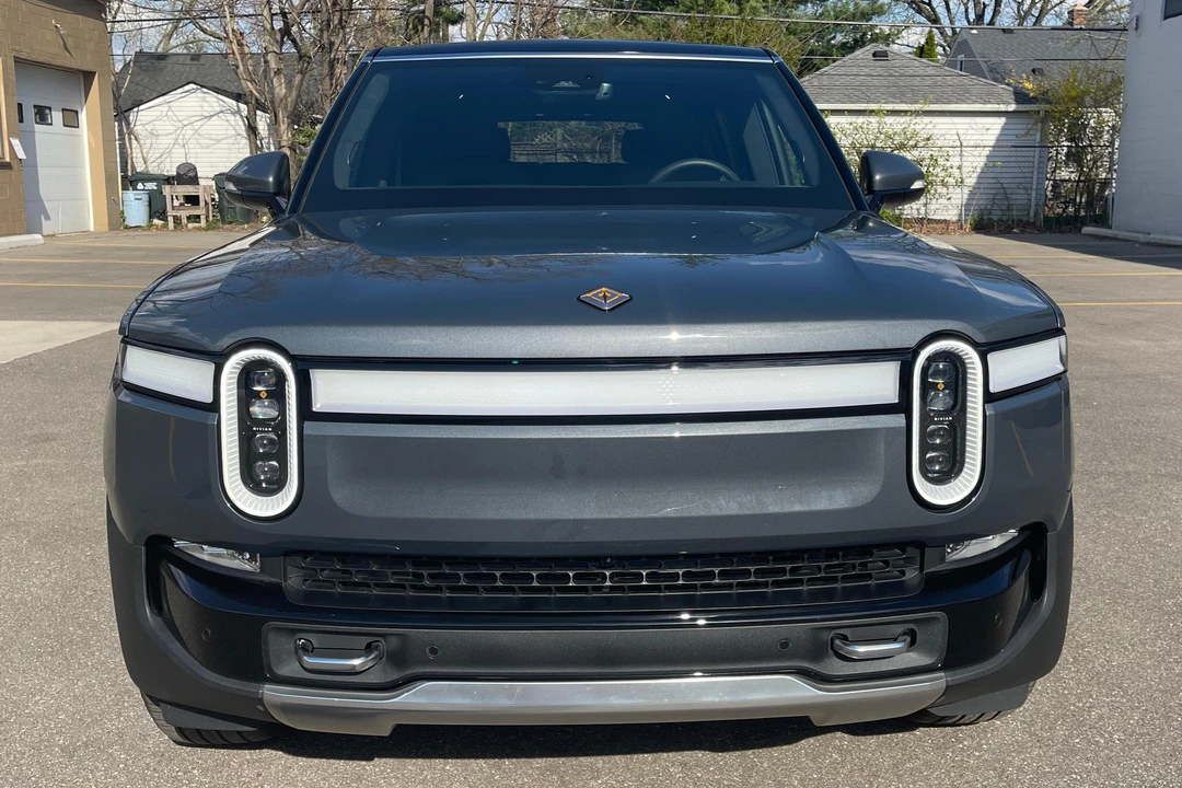 2023 Rivian R1S - Image 2 of 31
