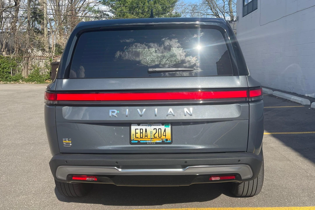 2023 Rivian R1S - Image 5 of 31