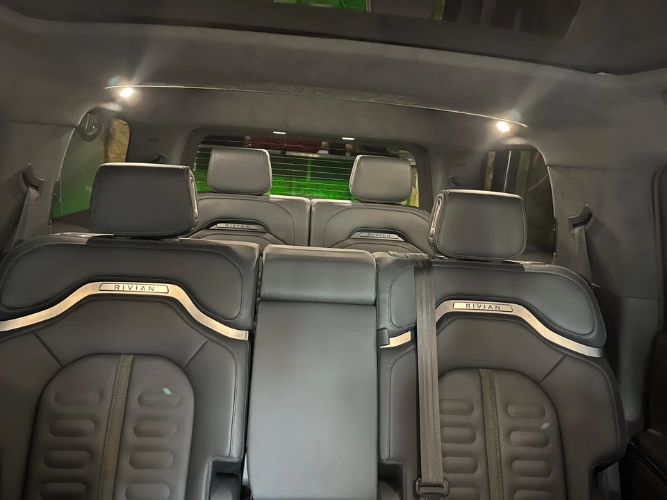 2023 Rivian R1S - Image 31 of 31
