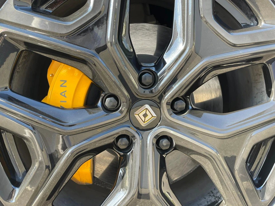 2023 Rivian R1S - Image 23 of 31
