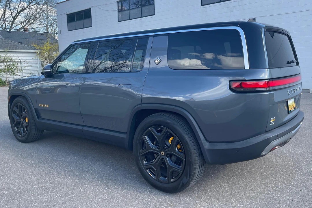 2023 Rivian R1S - Image 4 of 31