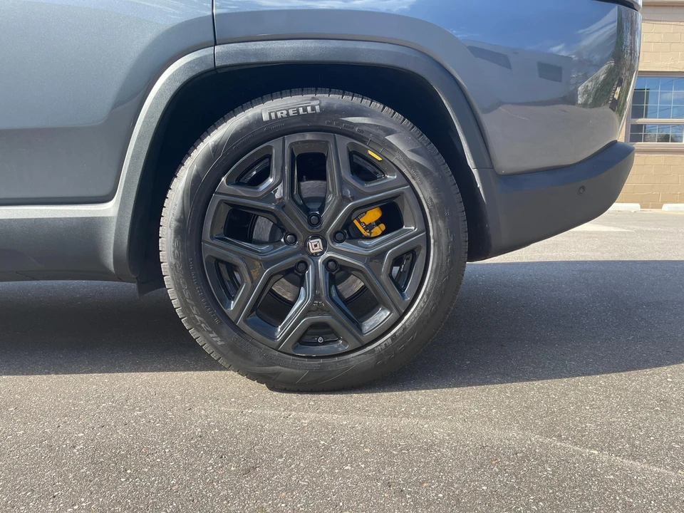 2023 Rivian R1S - Image 20 of 31