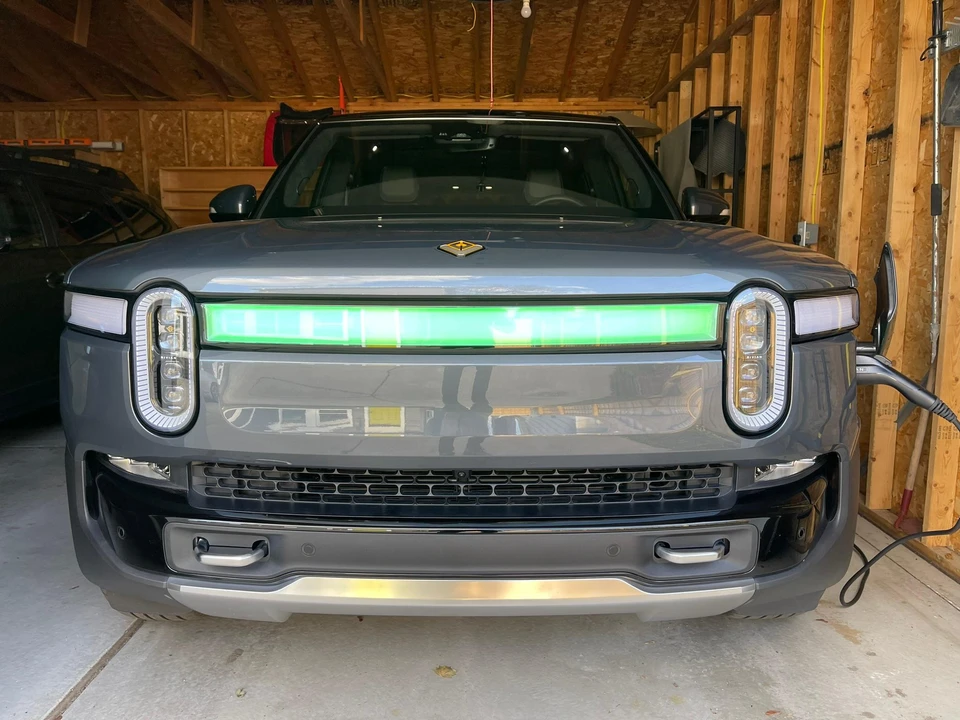2023 Rivian R1S - Image 6 of 31