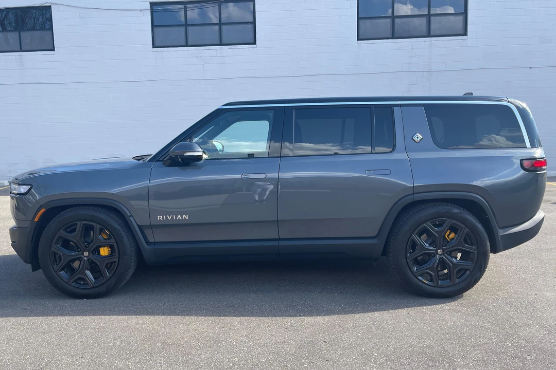 2023 Rivian R1S - Image 3 of 31