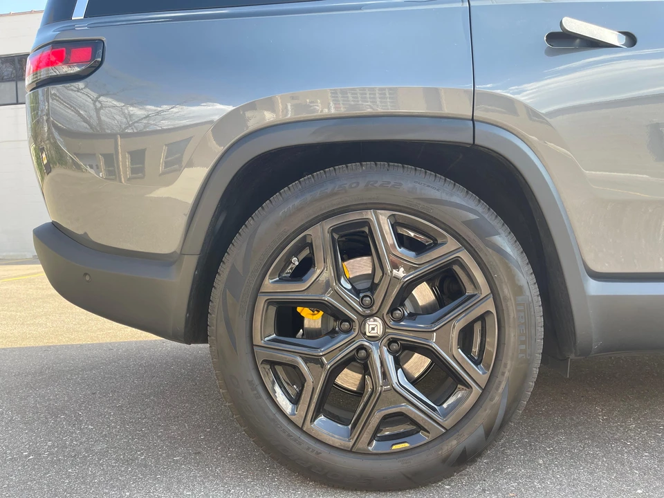 2023 Rivian R1S - Image 21 of 31