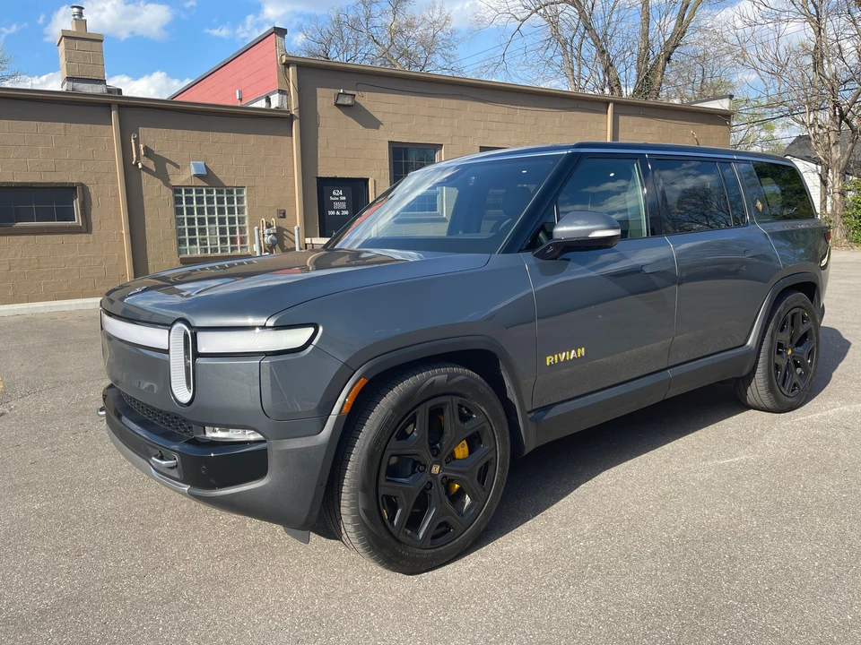 2023 Rivian R1S - Image 7 of 31