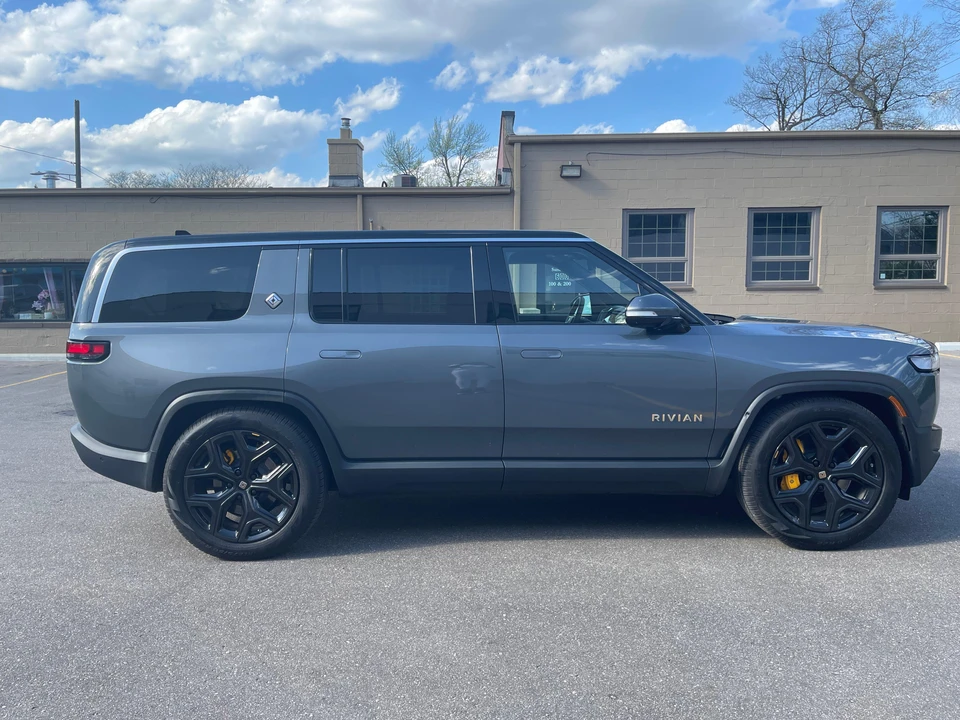 2023 Rivian R1S - Image 11 of 31