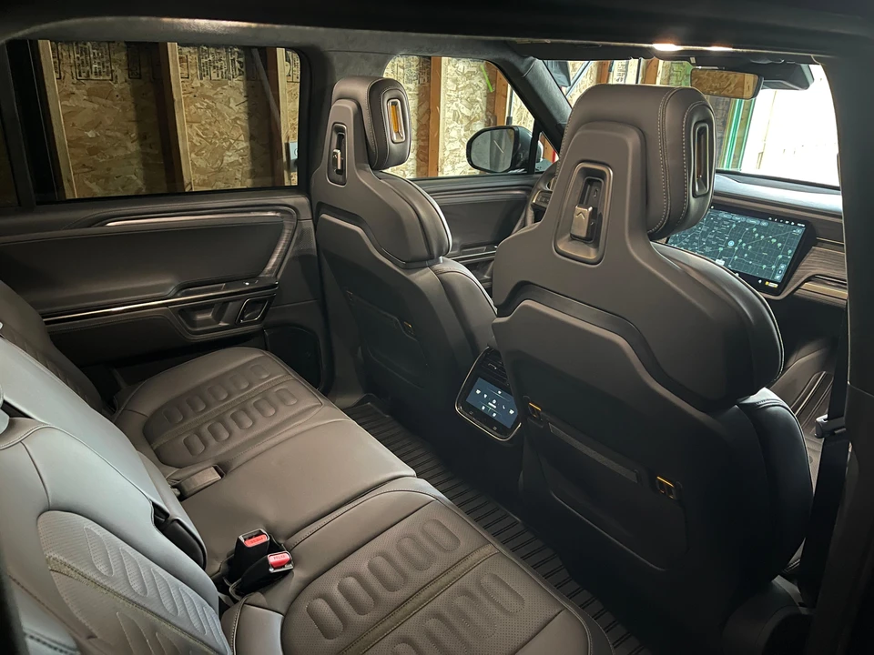 2023 Rivian R1S - Image 29 of 31