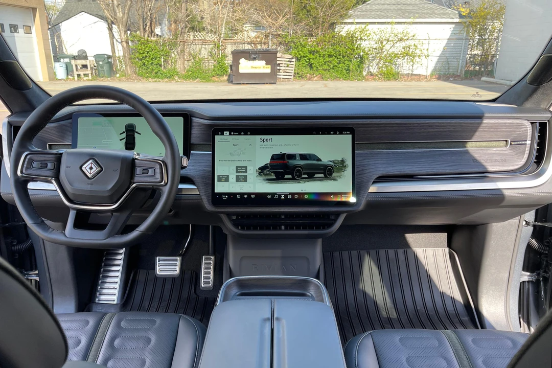 2023 Rivian R1S - Image 24 of 31