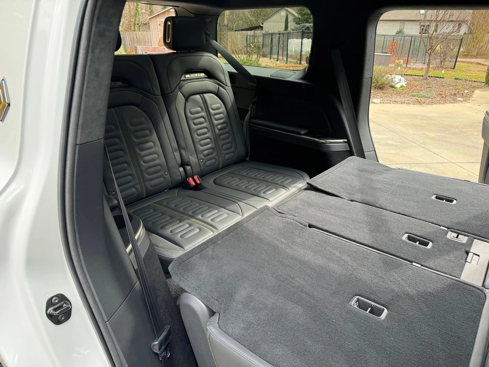 2023 Rivian R1S - Image 27 of 31