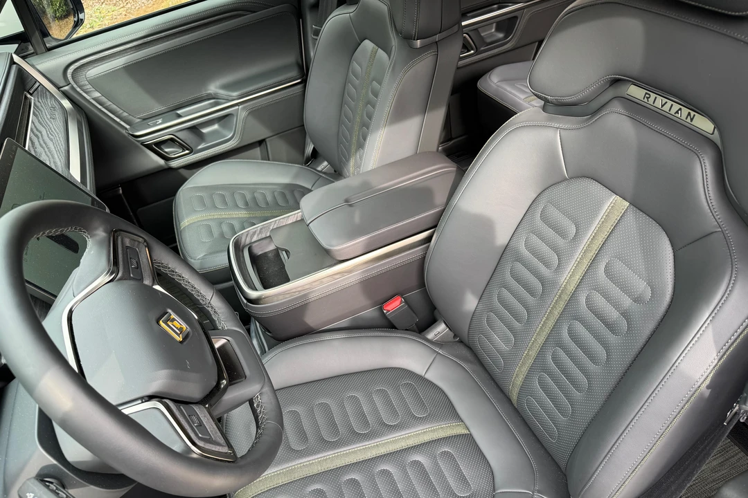 2023 Rivian R1S - Image 19 of 31