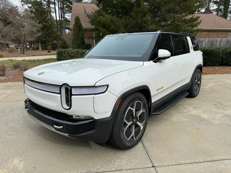 2023 Rivian R1S - Image 6 of 31