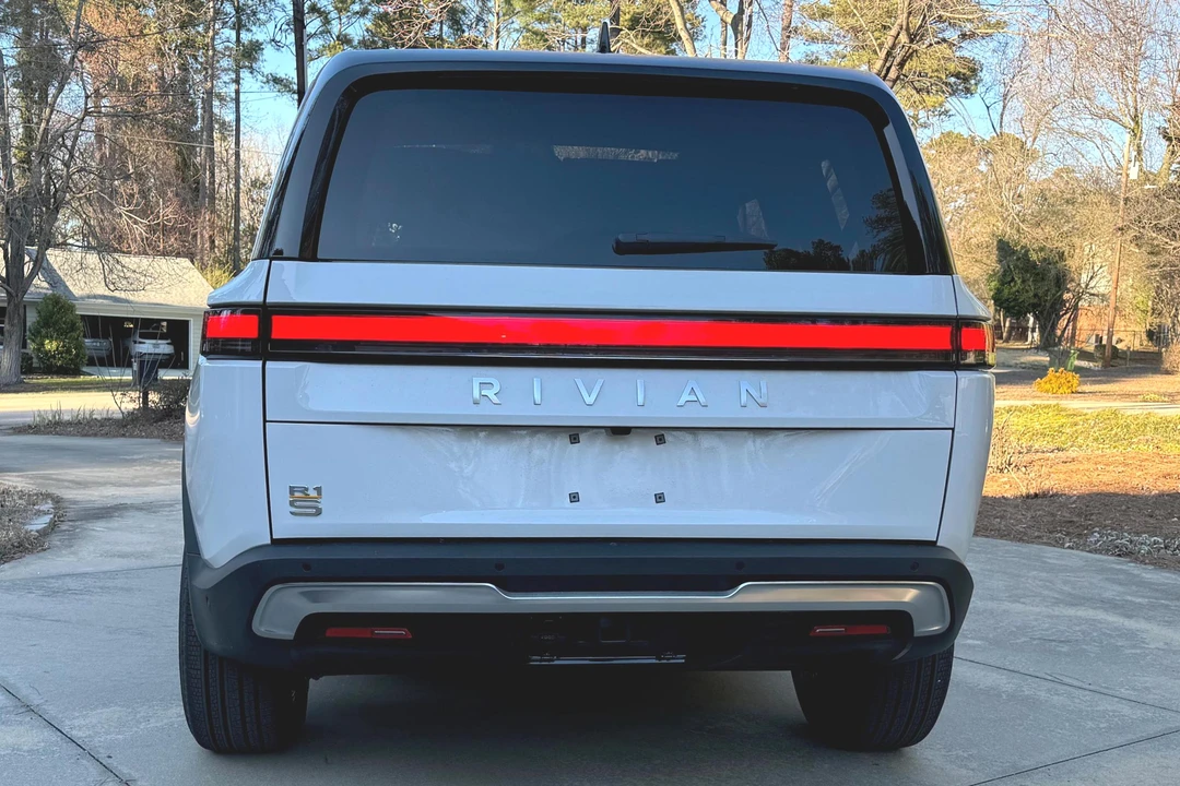 2023 Rivian R1S - Image 5 of 31
