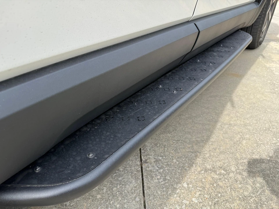 2023 Rivian R1S - Image 11 of 31