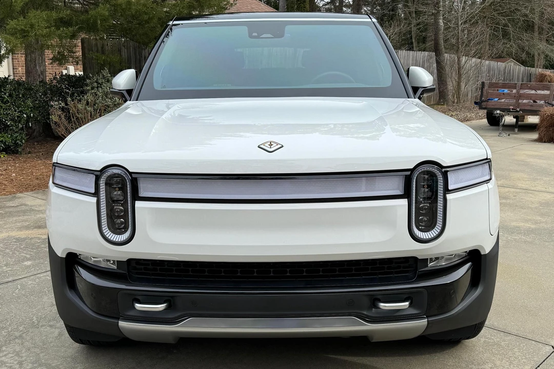 2023 Rivian R1S - Image 2 of 31