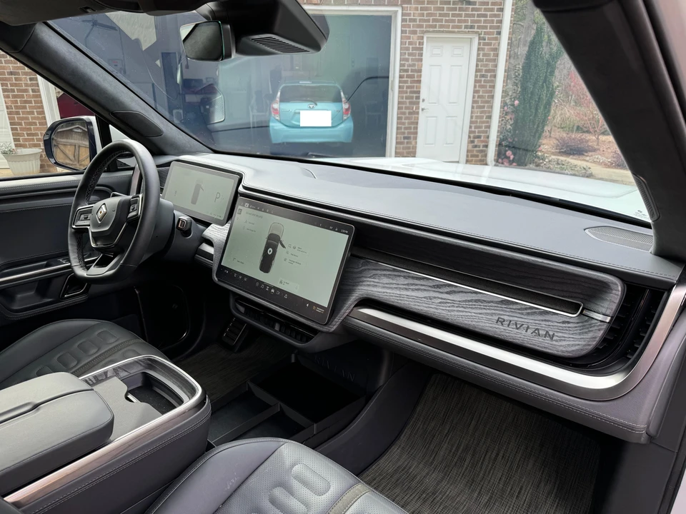 2023 Rivian R1S - Image 31 of 31