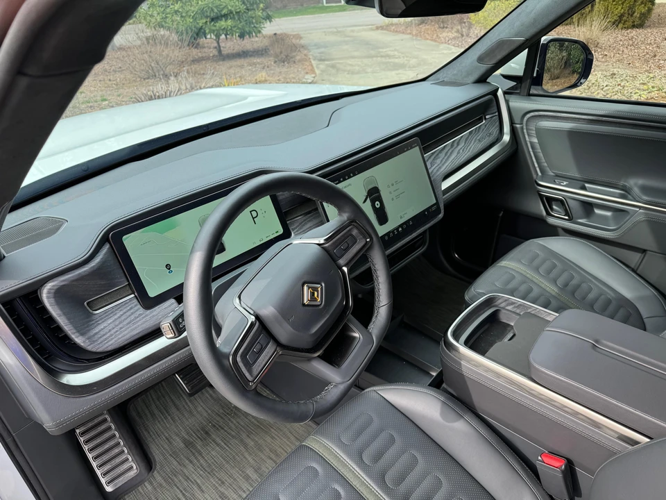 2023 Rivian R1S - Image 30 of 31