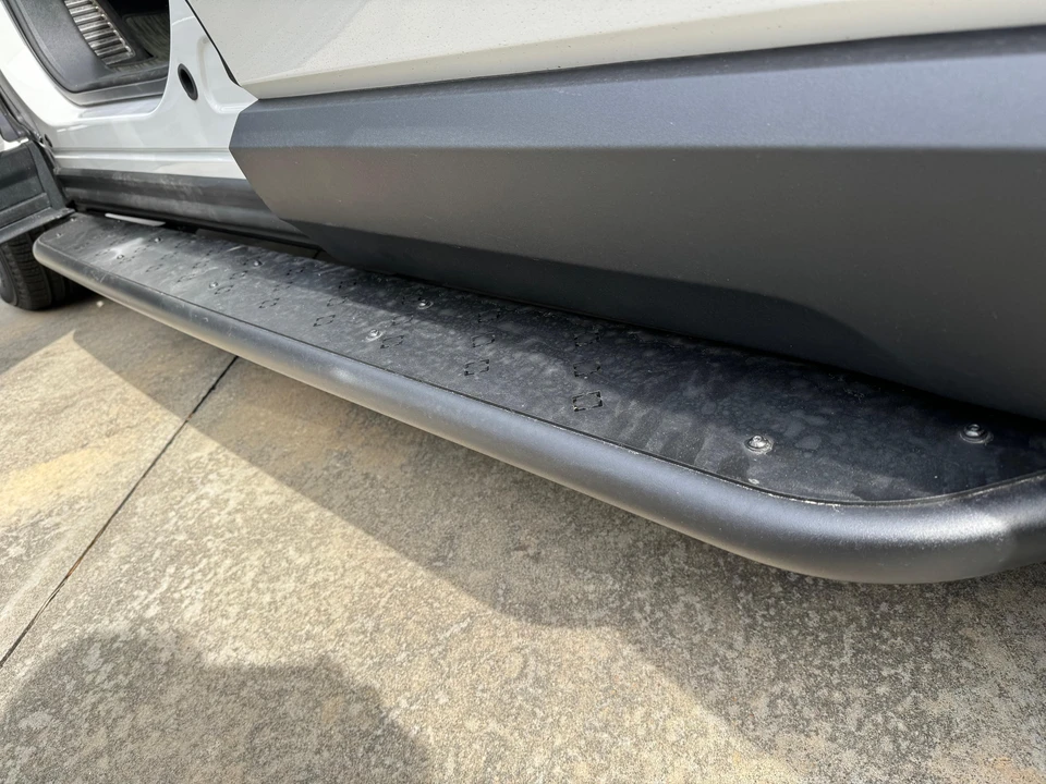 2023 Rivian R1S - Image 10 of 31
